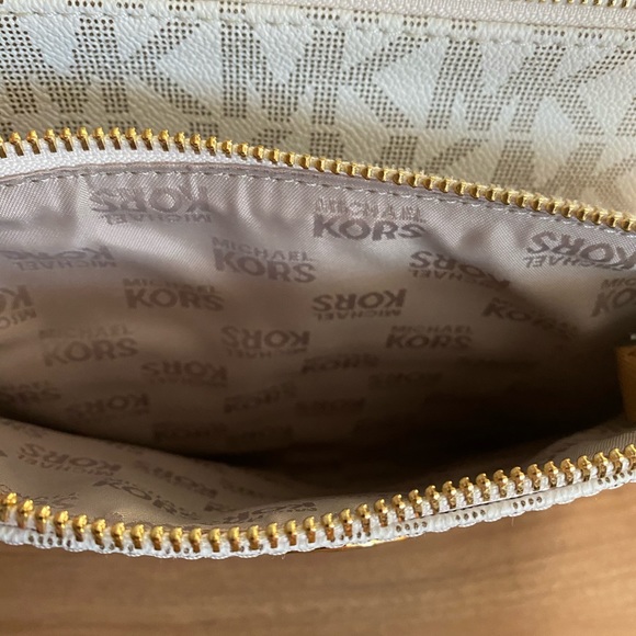 Michael Kors Crossbody - Picture 2 of 3